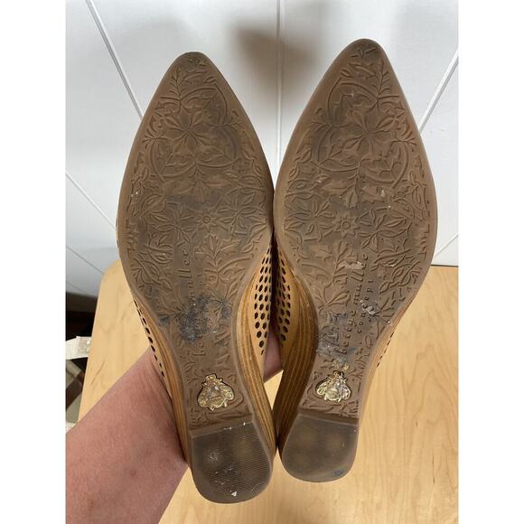 Bettye Muller Women's Concept Cara Perforated Leather Mules Brown Tan Size 7M - Picture 9 of 9